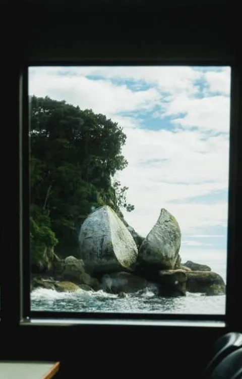 split apple rock abel tasman